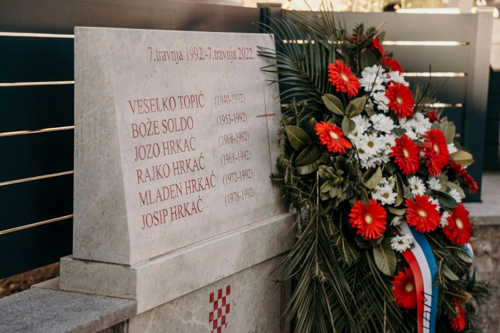 34 Obljetnica Raketiranja Sirokog Brijega 7 4 2026 15 manja